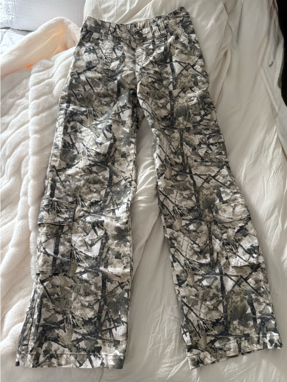 Wild Fable camo cargo pants